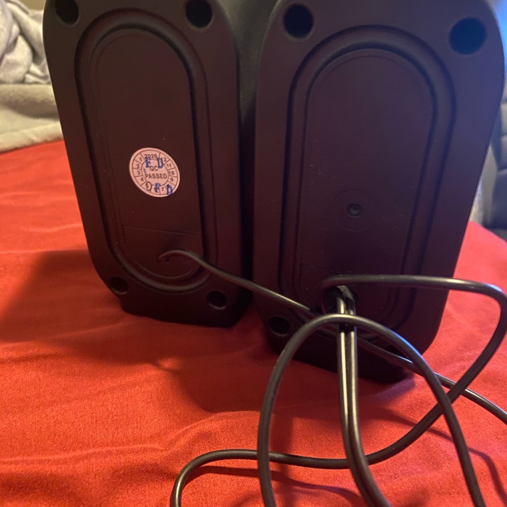Computer Speakers - Picture 3 of 4